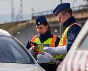 Fokozott rendőrségi ellenőrzést rendeltek el a déli és a keleti megyékre