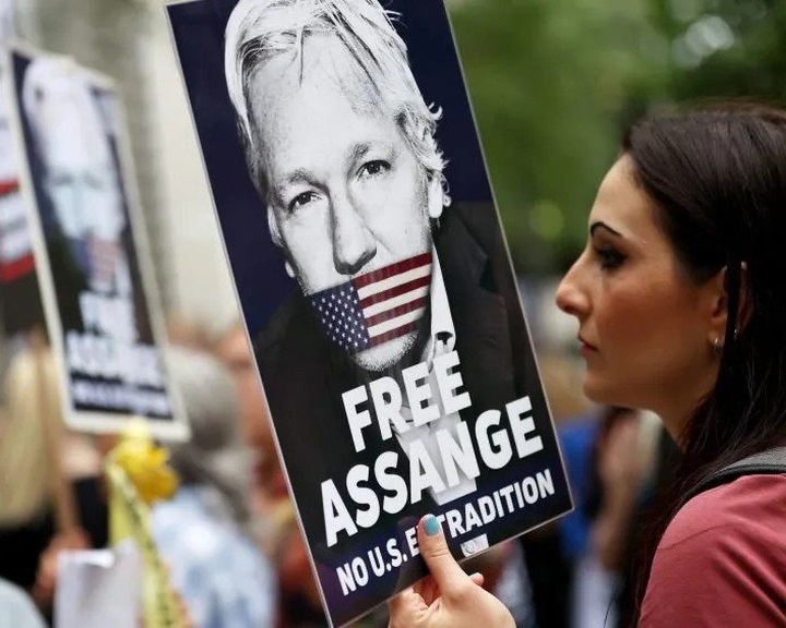 Engedélyezte Julian Assange amerikai kiadatását a brit belügyminiszter