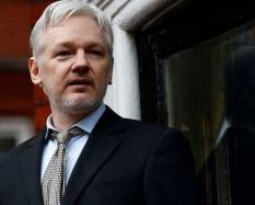 Kihallgatták a WikiLeaks alapítóját Londonban