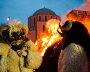 Rekordszámú maskarás búcsúztatja a telet az idei busójáráson