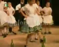 A horvát kisebbség műsora a színházban (Pöndöly)